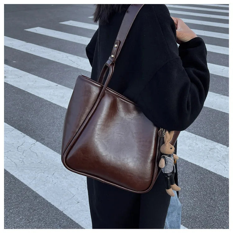 Retro Bucket Tote 2025